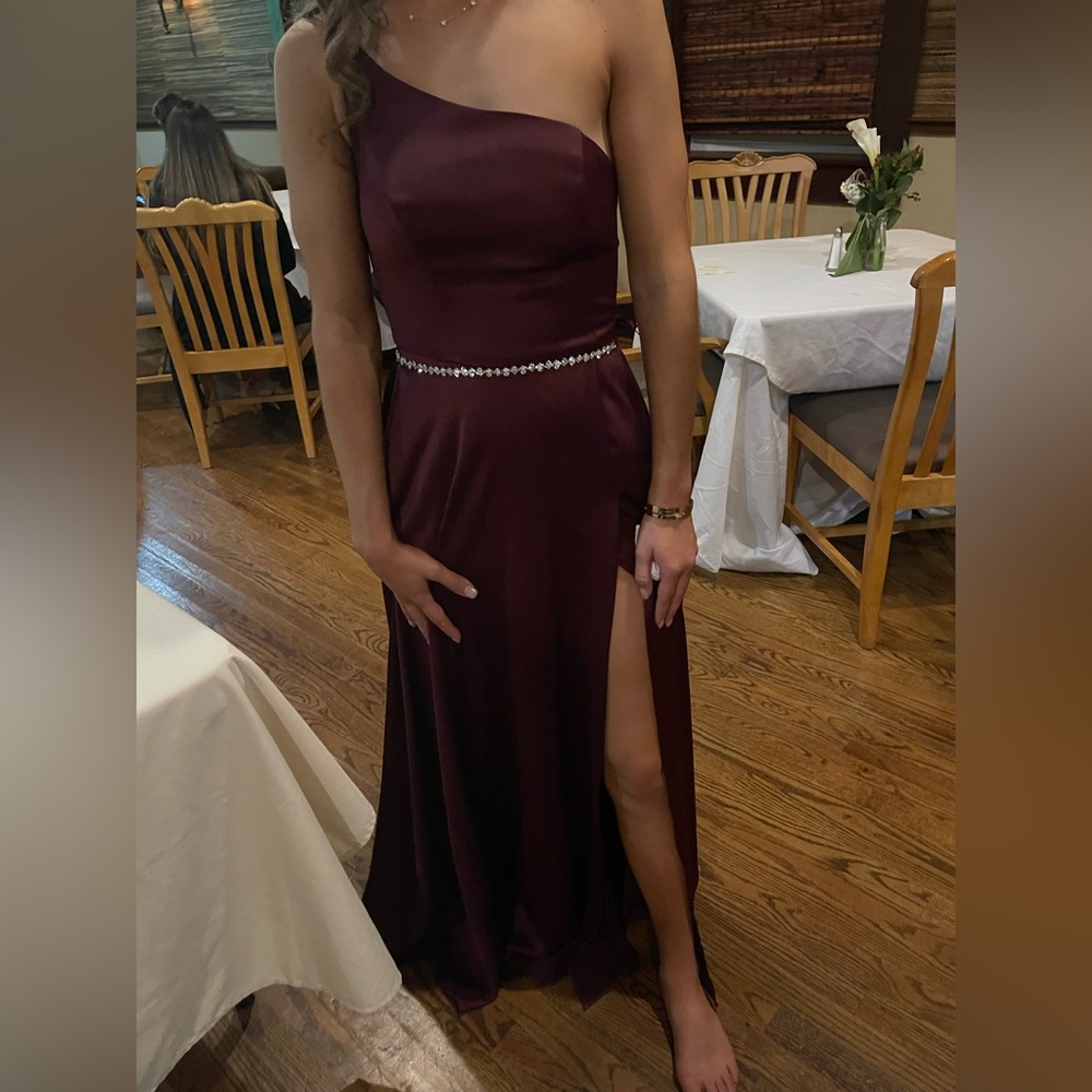 Beautiful maroon dress!